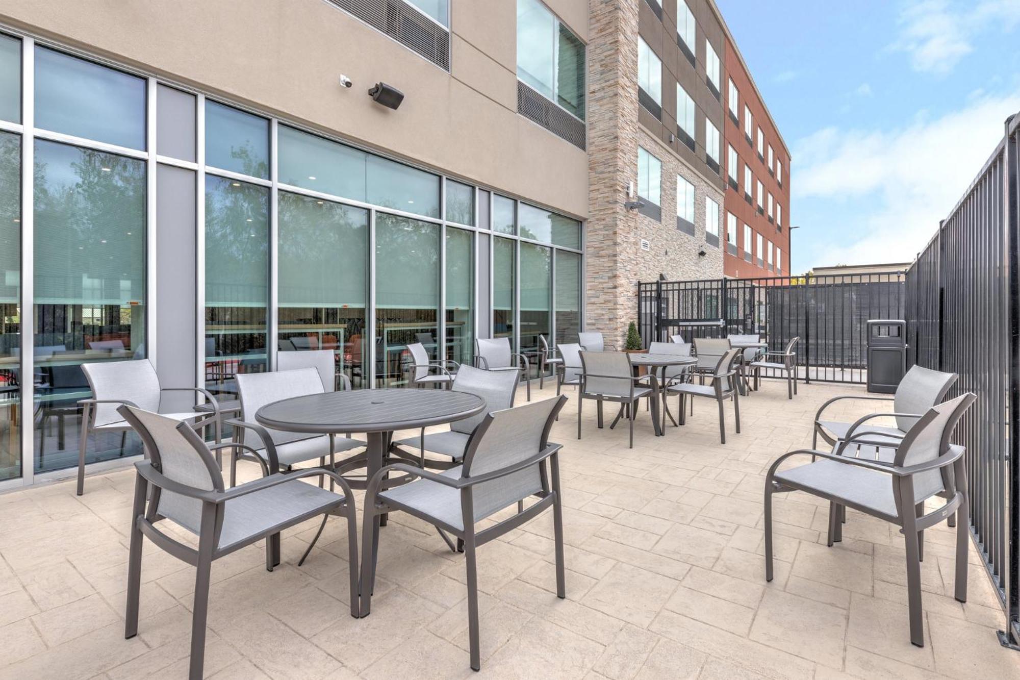 Hotel Express & Airport East By Ihg
