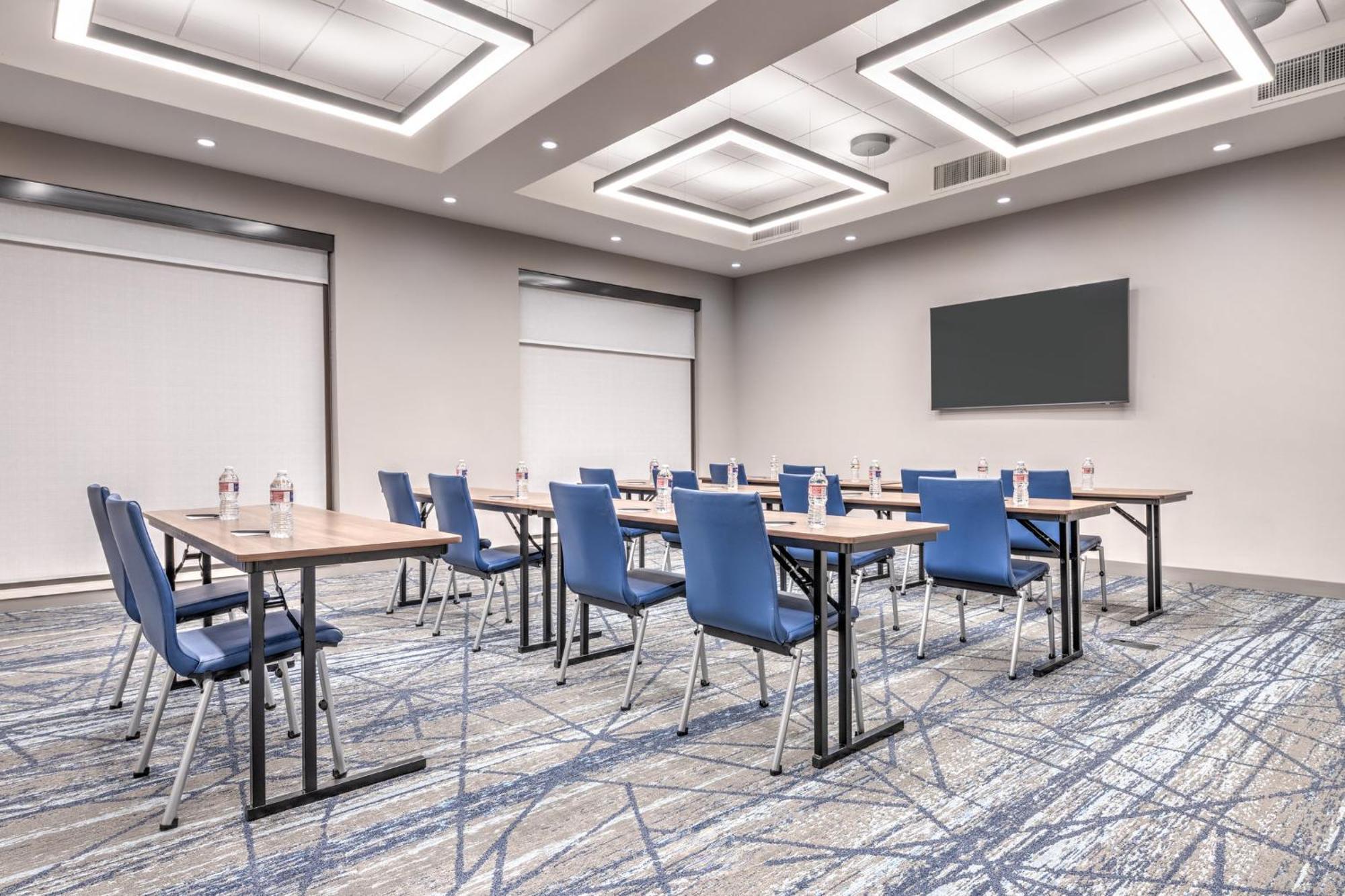 Express & Airport East By Ihg Hotel Austin