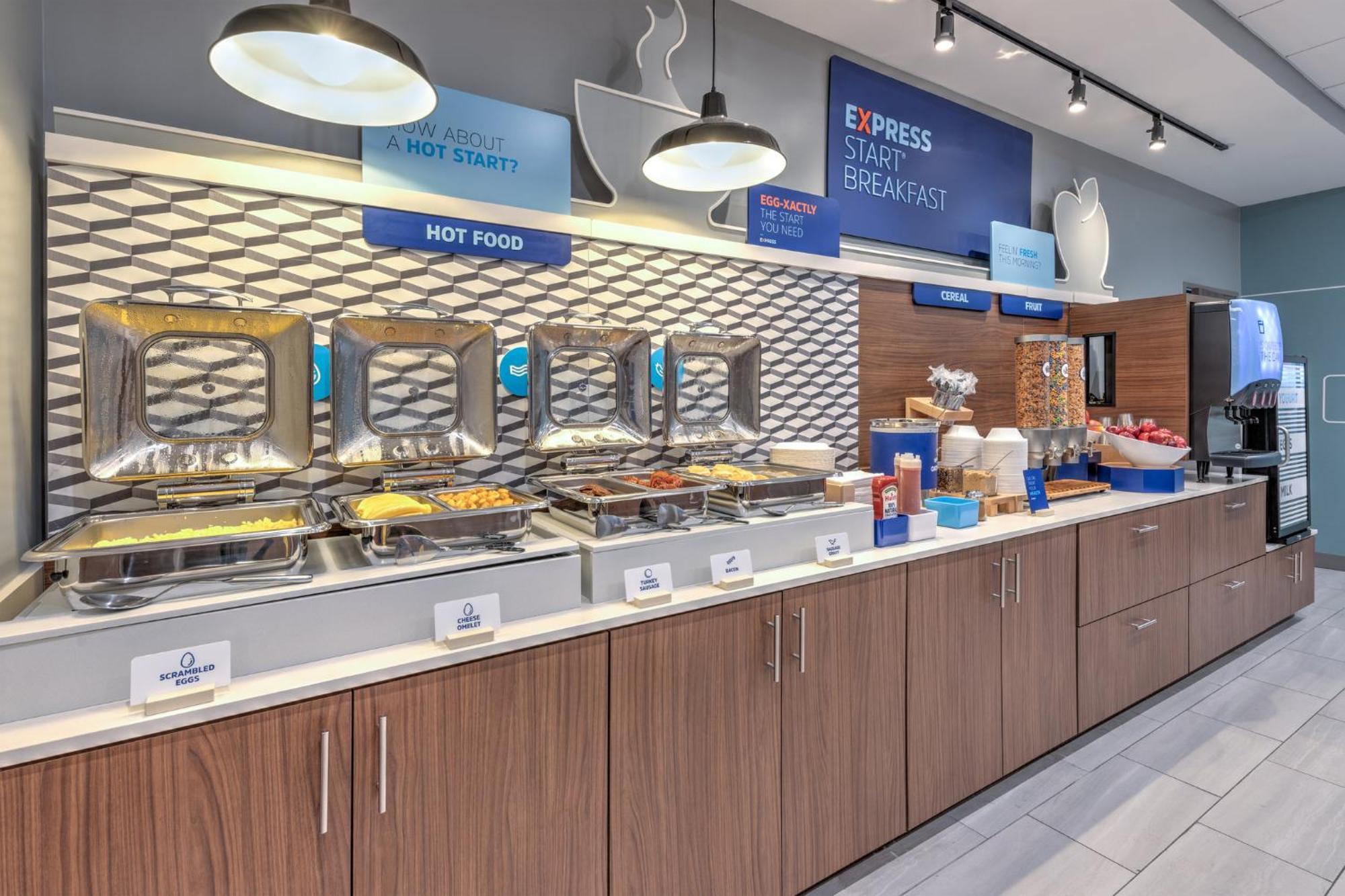 Express & Airport East By Ihg Hotel