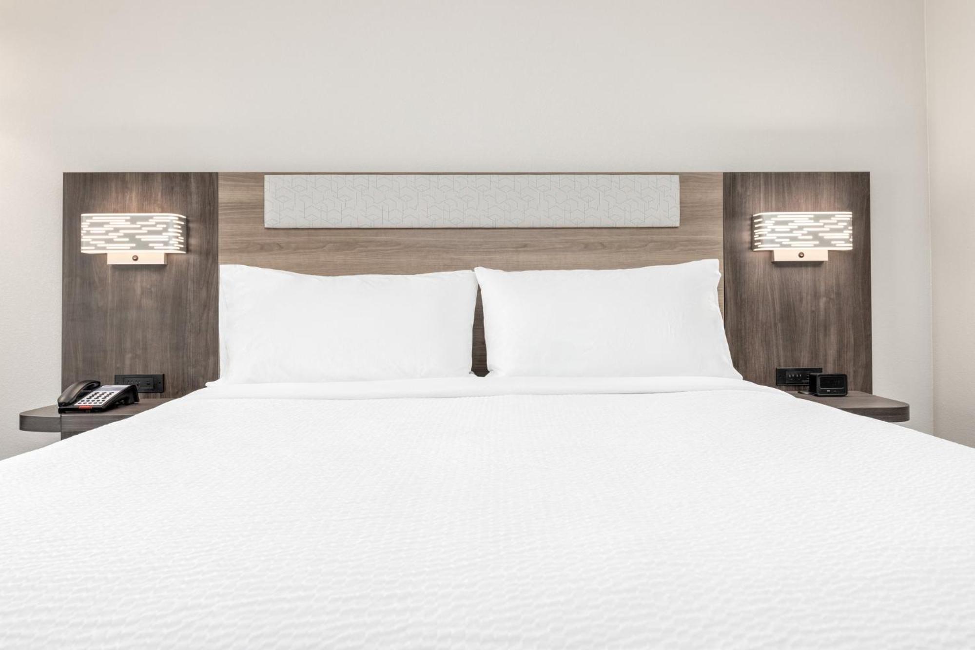 Hotel Express & Airport East By Ihg