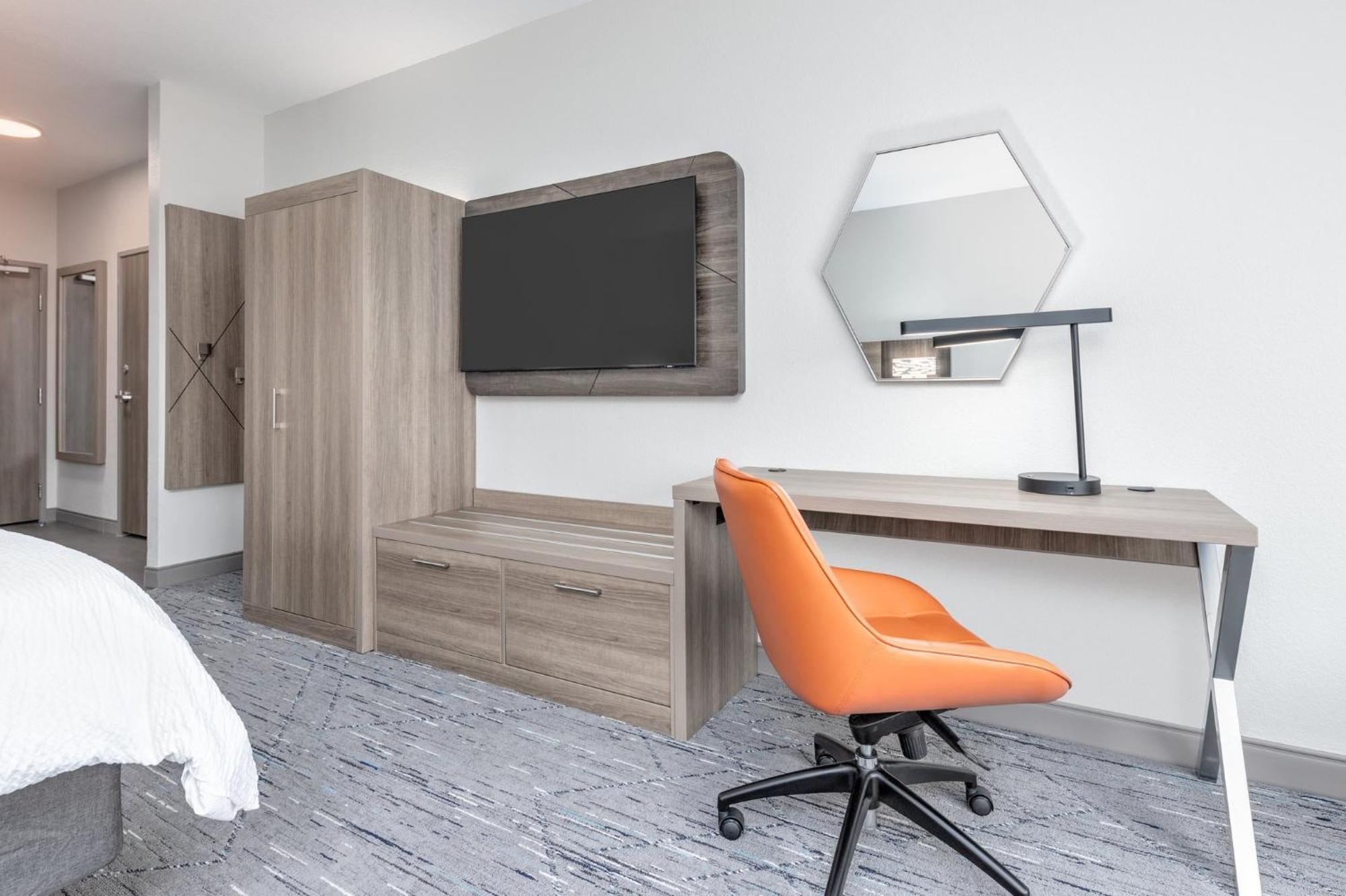 Hotel Express & Airport East By Ihg Austin