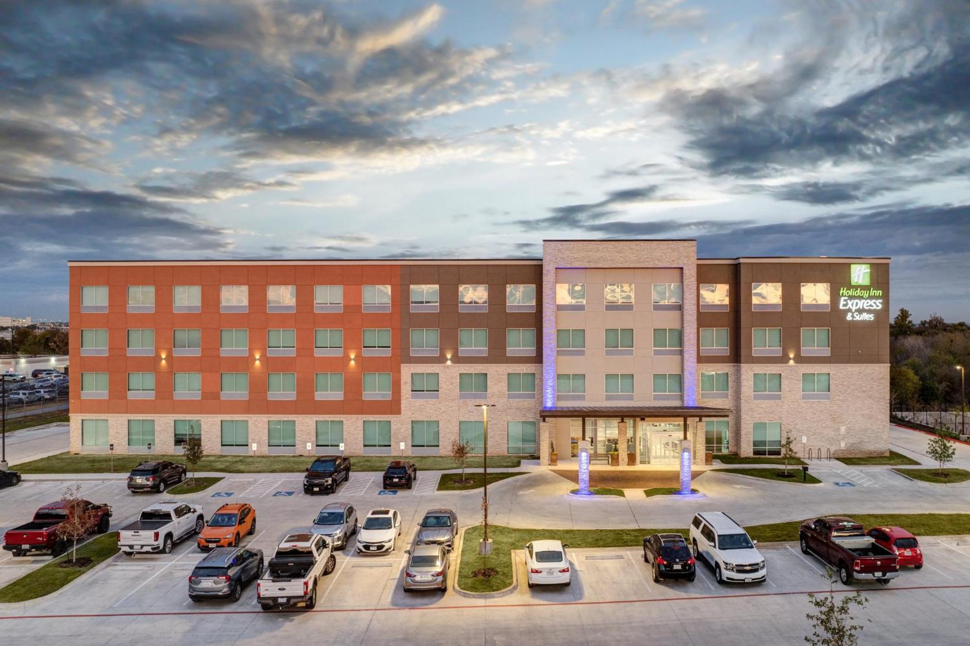 Express & Airport East By Ihg 2*